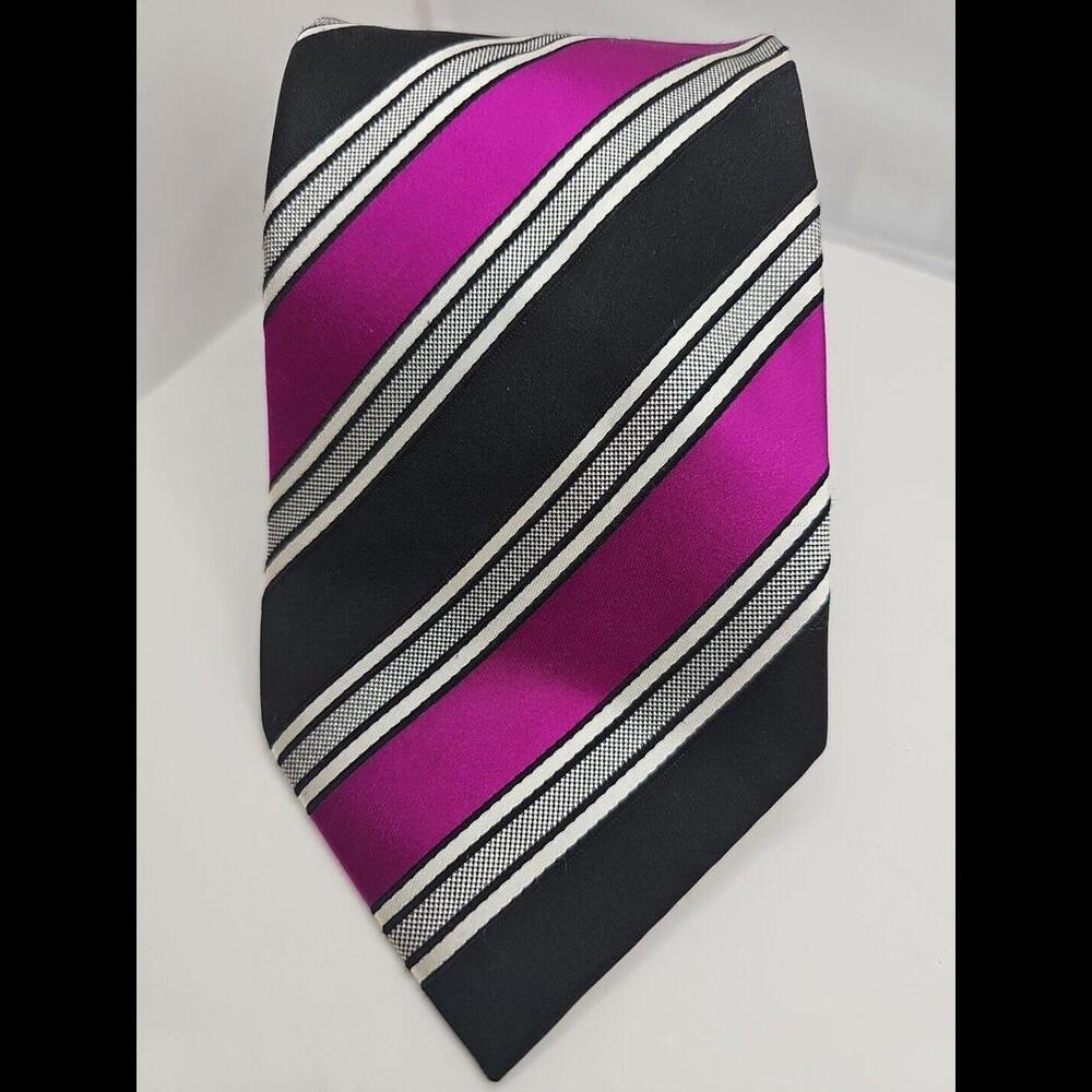 Donald J Trump Signature Collection Necktie Purple Black White Silk Tie 3.5 x 60